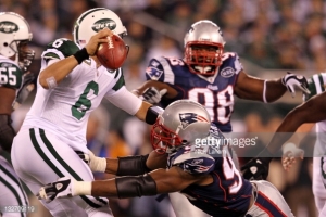 132709119-mark-sanchez-of-the-new-york-jets-gets-gettyimages