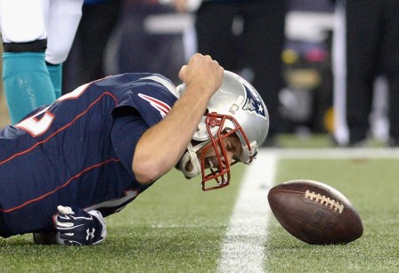 The fire in Tom Brady after getting pulled down in 36-7 win over the Dolphins (photo: Darren Mccollester/Getty Images